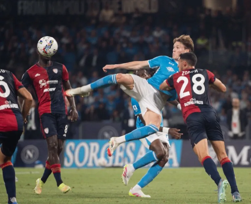 نابولي يحصد لقبه الرابع في الدوري الإيطالي عبر تاريخه نابولي يحصد لقبه الرابع في الدوري الإيطالي عبر تاريخه