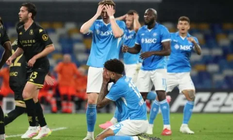 نابولي يفقد نقطتين حساستين في منافسته على لقب الدوري الإيطالي.