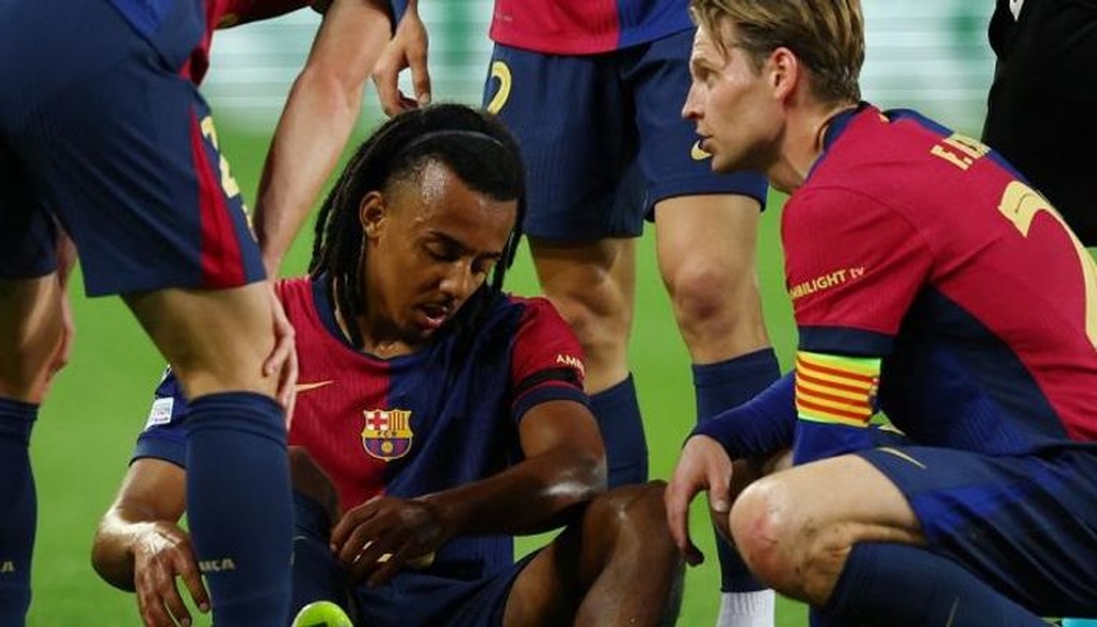 نادي برشلونة يعلن عن إصابة مدافعه جوليس كوندي