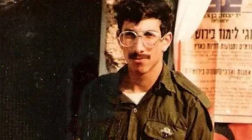 نتنياهو يعلن استعادة الجيش الإسرائيلي لرفات جندي قتل في لبنان في العام 1982 خلال “عملية خاصة”.. (صور)