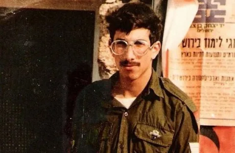 نتنياهو يعلن استعادة الجيش الإسرائيلي لرفات جندي قتل في لبنان في العام 1982 خلال “عملية خاصة”.. (صور) نتنياهو يعلن استعادة الجيش الإسرائيلي لرفات جندي قتل في لبنان في العام 1982 خلال “عملية خاصة”.. (صور)