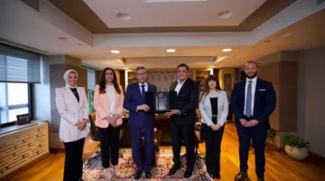 نتيجة لتعاون مشترك.. «صناع الخير» تكرم البنك الأهلي المصري في حفل رسمي