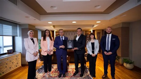 نتيجة لتعاون مشترك.. «صناع الخير» تكرم البنك الأهلي المصري في حفل رسمي نتيجة لتعاون مشترك.. «صناع الخير» تكرم البنك الأهلي المصري في حفل رسمي