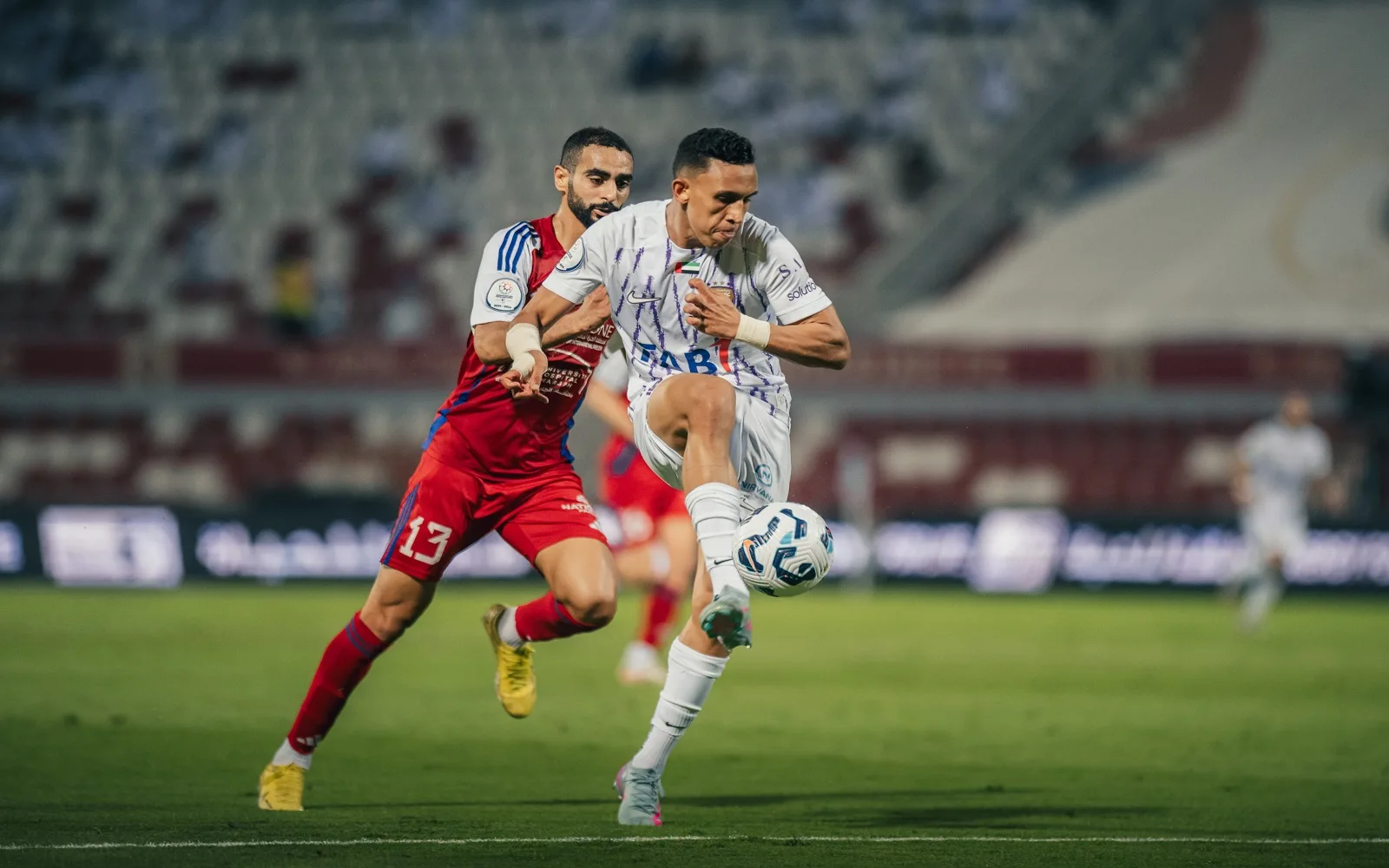 نتيجة مواجهة العين والشارقة في الجولة 24 من الدوري الإماراتي.. الزعيم يحقق الفوز بثلاثة أهداف نتيجة مواجهة العين والشارقة في الجولة 24 من الدوري الإماراتي.. الزعيم يحقق الفوز بثلاثة أهداف