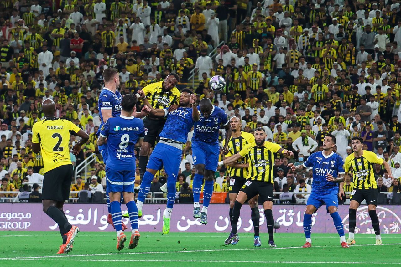 نجم الاتحاد: ميسي أفضل من رونالدو.. وتعلمت من مهاجم الهلال