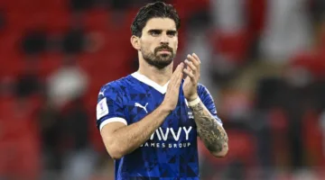 نجم الهلال يعبّر عن غضبه: نحن الريال في آسيا وما جرى مع النصر كان عبثاً