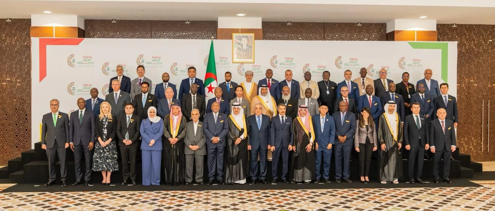 نحن نتطلع إلى مرحلة أكثر تكاملًا في تعاوننا مع البنك الإسلامي لتعزيز جهود التنمية الاقتصادية. نحن نتطلع إلى مرحلة أكثر تكاملًا في تعاوننا مع البنك الإسلامي لتعزيز جهود التنمية الاقتصادية.