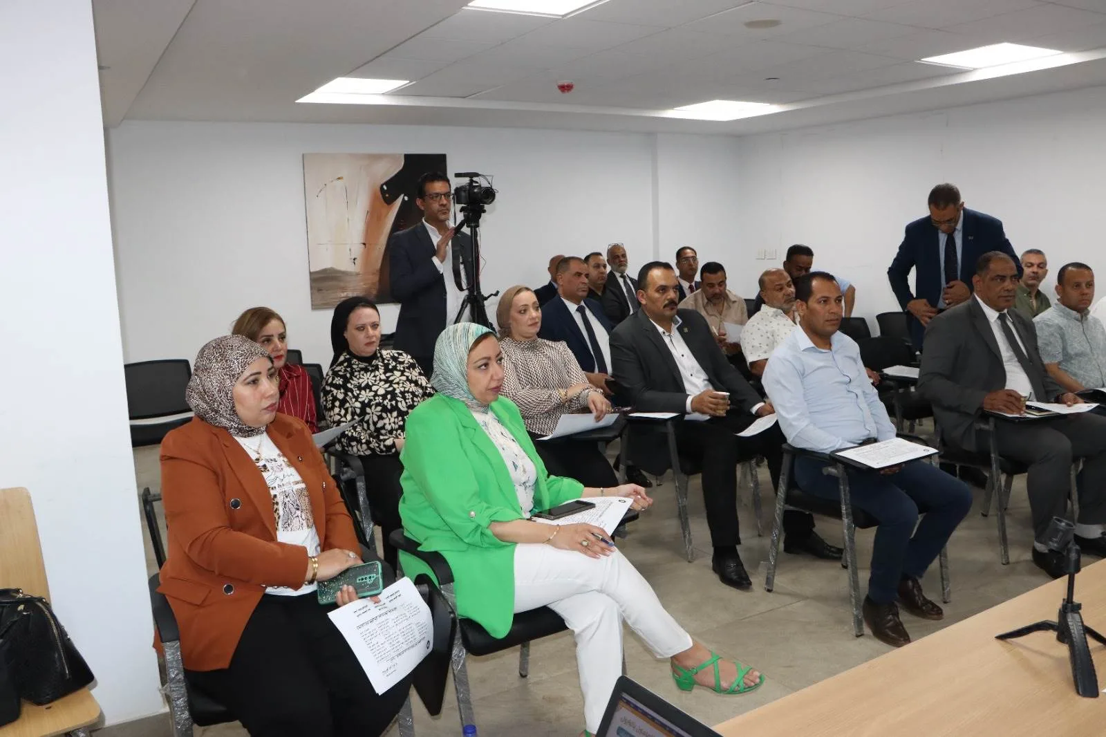 ندوة توضيحية حول خدمات وأهداف أمانة العروض والمزايا في نقابة البترول ندوة توضيحية حول خدمات وأهداف أمانة العروض والمزايا في نقابة البترول