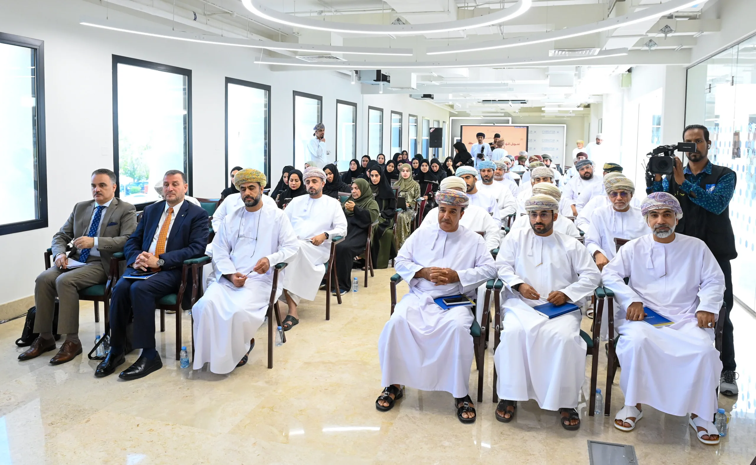 ندوة نقاشية حول الخدمات المصرفية المساندة للشركات الصغيرة والمتوسطة ندوة نقاشية حول الخدمات المصرفية المساندة للشركات الصغيرة والمتوسطة