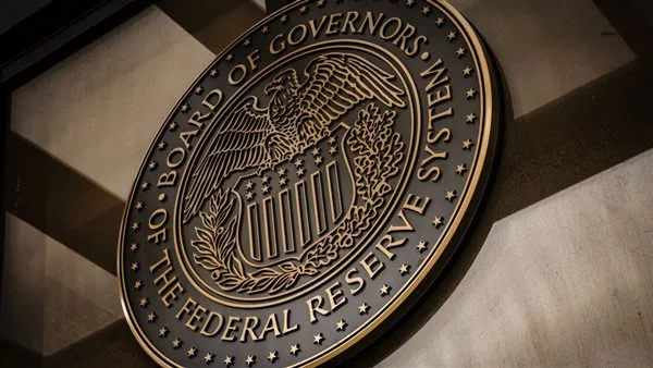نص بيان بنك الاحتياطي الفيدرالي الأمريكي بعد تثبيت الفائدة للاجتماع الثالث على التوالي