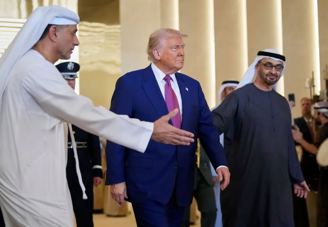 نصف كيلو ذهب.. ترامب يتلقى «وسام زايد» أثناء زيارته للإمارات نصف كيلو ذهب.. ترامب يتلقى «وسام زايد» أثناء زيارته للإمارات