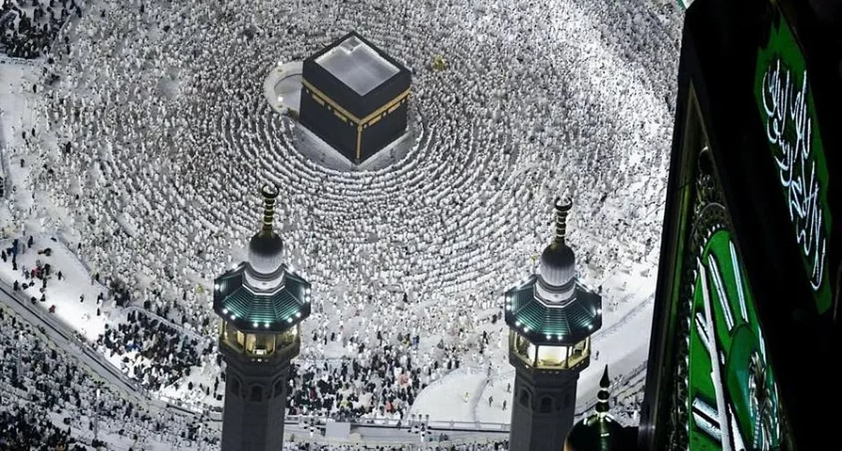 نظام صوتي شامل: 8,000 مكبر صوت تغطي 650,000 متر مربع من مساحة الحرم الشريف. نظام صوتي شامل: 8,000 مكبر صوت تغطي 650,000 متر مربع من مساحة الحرم الشريف.