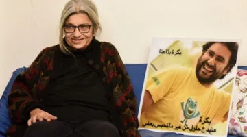 نقل والدة ناشط مصري بريطاني imprisoned إلى المستشفى بعد مرور 242 يومًا على شروعها في إضراب عن الطعام.