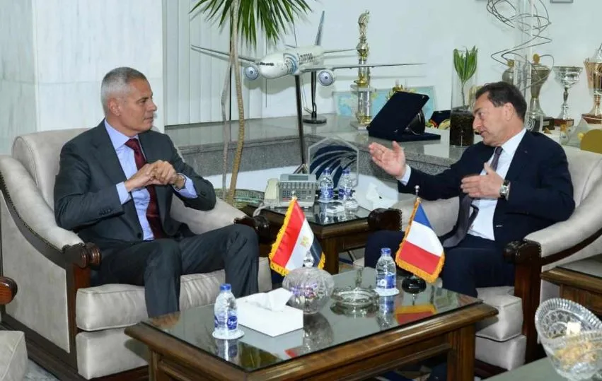 تعزيز جهود التعاون المشترك: رئيس شركة مصر للطيران يستقبل السفير الفرنسي في القاهرة تعزيز جهود التعاون المشترك: رئيس شركة مصر للطيران يستقبل السفير الفرنسي في القاهرة