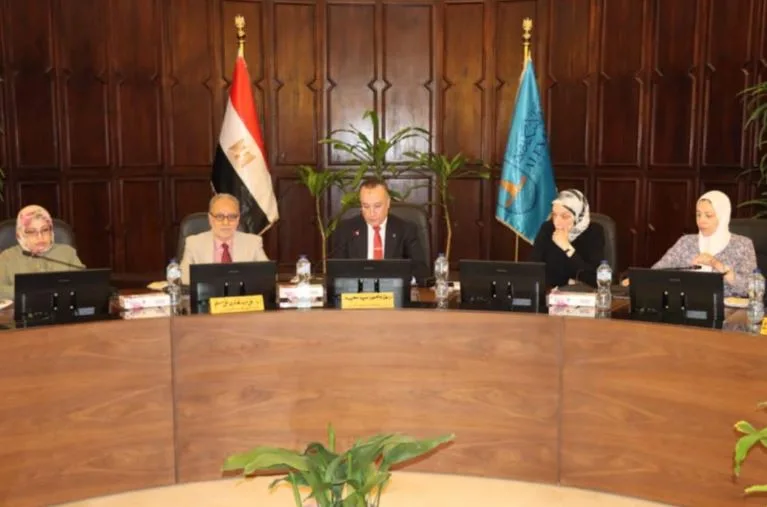 مجلس جامعة الإسكندرية يبحث إمكانية بدء قبول طلبات المشاريع الممولة من هيئة تمويل العلوم والتكنولوجيا والابتكار مجلس جامعة الإسكندرية يبحث إمكانية بدء قبول طلبات المشاريع الممولة من هيئة تمويل العلوم والتكنولوجيا والابتكار