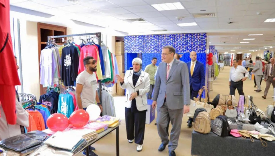 جهاز التنظيم والإدارة يدشن معرضًا للملابس والمفروشات واللحوم بمناسبة عيد الأضحى لموظفي القطاع الحكومي جهاز التنظيم والإدارة يدشن معرضًا للملابس والمفروشات واللحوم بمناسبة عيد الأضحى لموظفي القطاع الحكومي