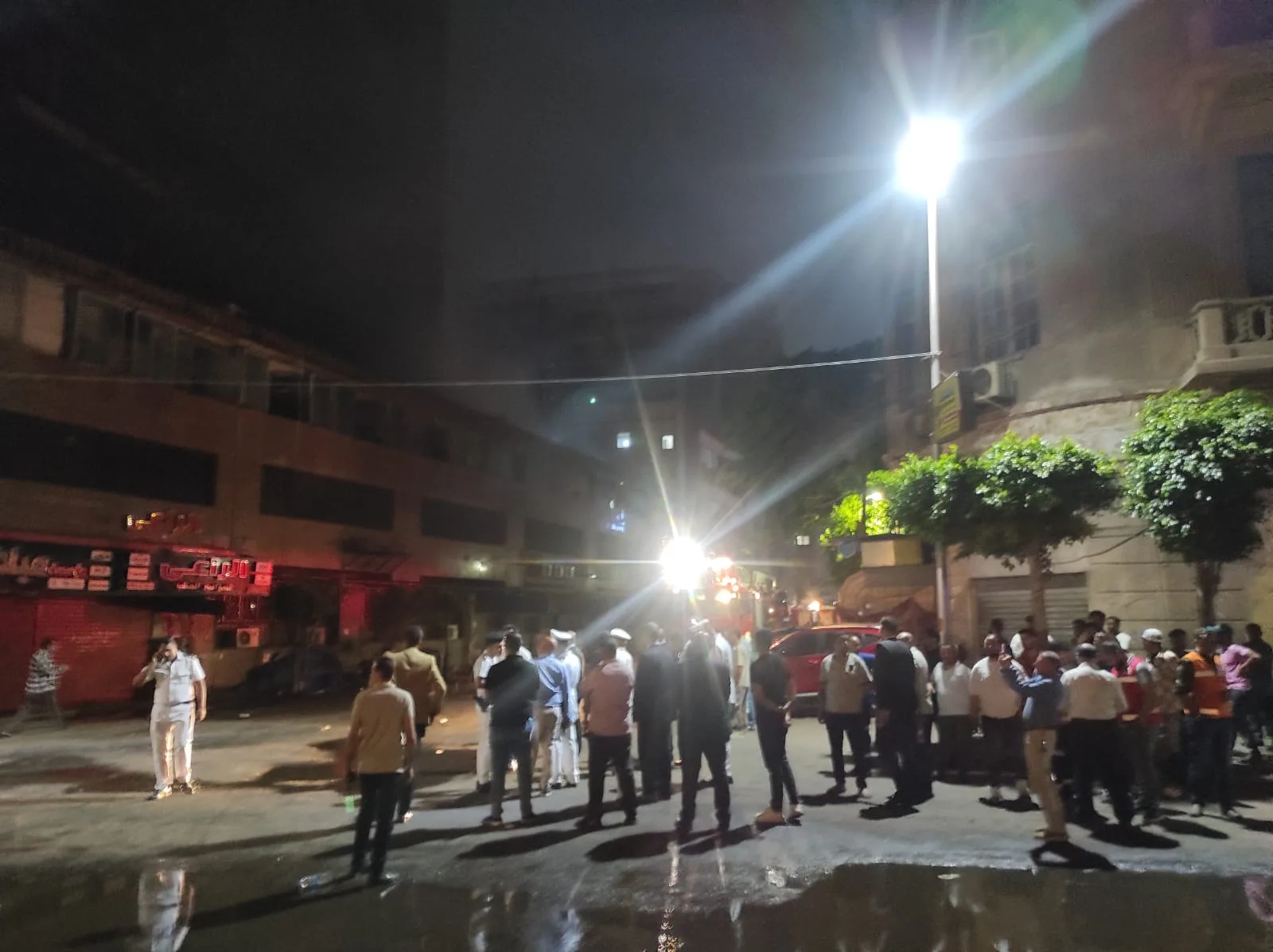 ننشر صورا جديدة من موقع حريق مقر الشركة القابضة بوسط البلد