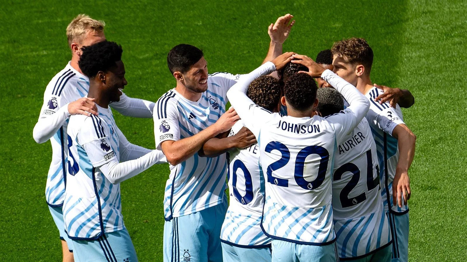 نوتنجهام فورست يتعادل مع كريستال بالاس في الدوري الإنجليزي