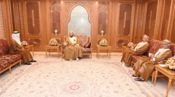 نيابة عن جلالة السلطان.. السيد أسعد يودع السفير الإماراتي