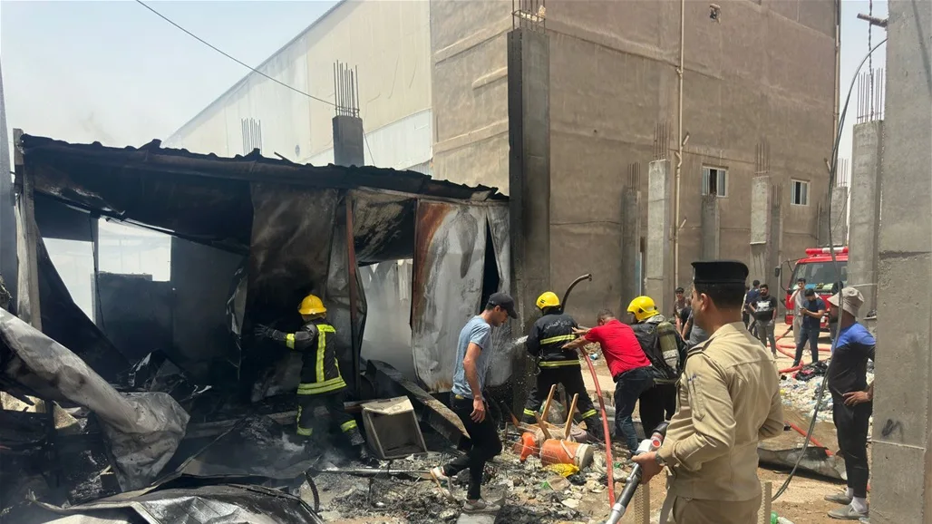 نيران تشتعل في مطعم داخل المدينة المائية في النجف (صور)