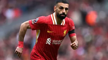 نيفيل: صلاح يتفوق بفارق كبير كأفضل لاعب في الدوري الإنجليزي عن باقي اللاعبين.