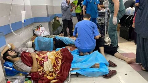 هآرتس: الجيش يبدأ في استهداف المنشآت الطبية في غزة هآرتس: الجيش يبدأ في استهداف المنشآت الطبية في غزة