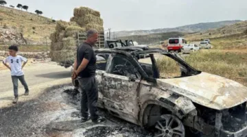 هآرتس: في الوقت الذي تركز فيه الأضواء على غزة، يتم طرد الفلسطينيين من قبل المستوطنين في الضفة الغربية.