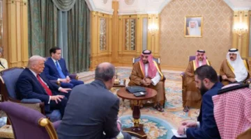 هاتف مؤتمرات أثناء لقاء ترامب يثير الشكوك: لماذا تستخدم الغرف الحساسة أجهزة سيسكو؟