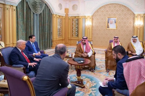 هاتف مؤتمرات أثناء لقاء ترامب يثير الشكوك: لماذا تستخدم الغرف الحساسة أجهزة سيسكو؟ هاتف مؤتمرات أثناء لقاء ترامب يثير الشكوك: لماذا تستخدم الغرف الحساسة أجهزة سيسكو؟