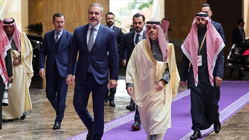 هاكان فيدان يقوم بزيارة استراتيجية إلى السعودية هاكان فيدان يقوم بزيارة استراتيجية إلى السعودية