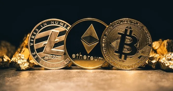 هبوط العملات الرقمية وسط ترقب الفيدرالي وتصريحات مثيرة للجدل بين ترامب ورئيس وزراء كندا