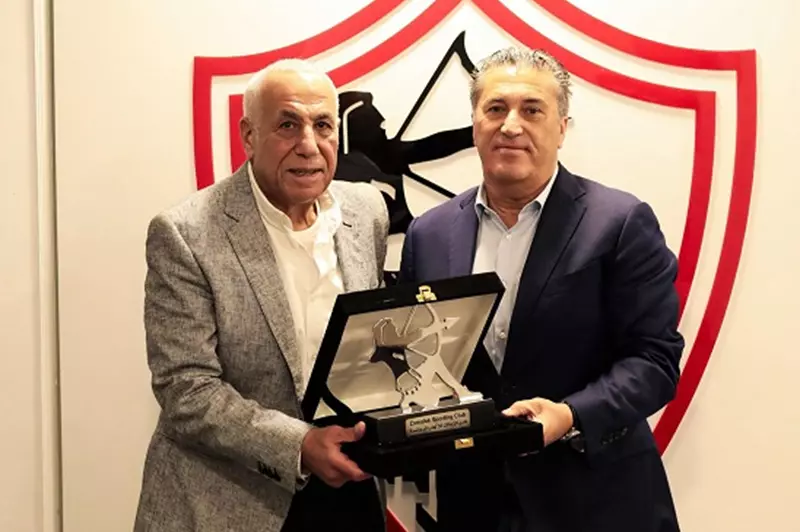 هدايا تذكارية وجولة بمتحف النادي.. الزمالك يودع جوزيه بيسيرو