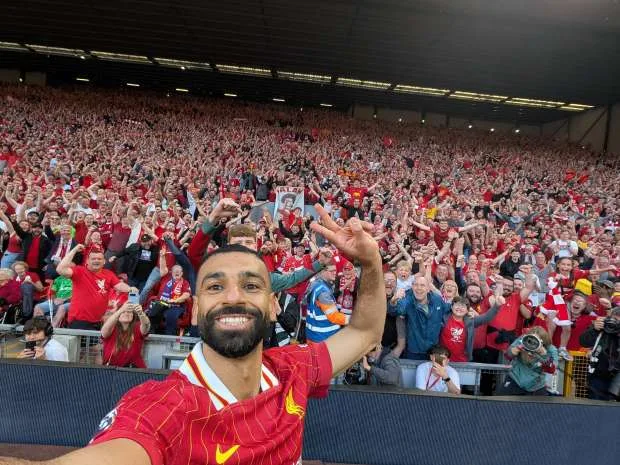 هل ترتفع حظوظ محمد صلاح في سباق الكرة الذهبية بعد خروج برشلونة من دوري الأبطال؟