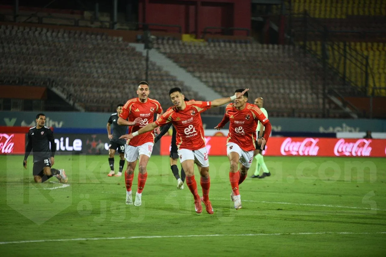 هل سيتخطى زيزو؟.. عقد تاريخي لإمام عاشور لتجديد ارتباطه بالأهلي. هل سيتخطى زيزو؟.. عقد تاريخي لإمام عاشور لتجديد ارتباطه بالأهلي.