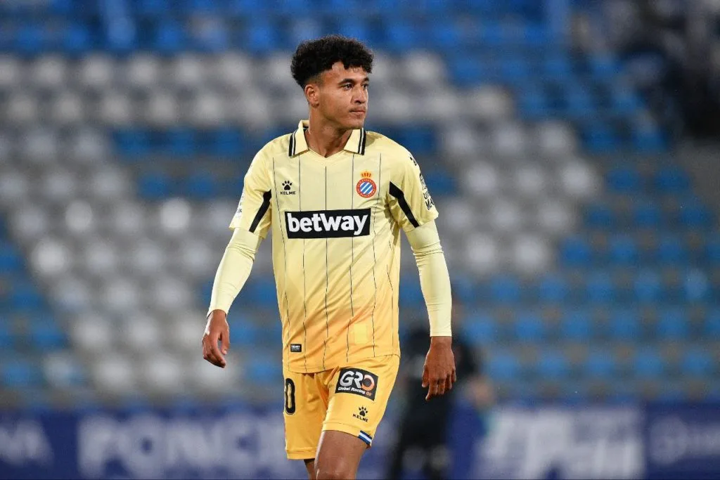 هل سيلعب عمر الهلالي في مباراة برشلونة ضد إسبانيول بعد إيقافه؟