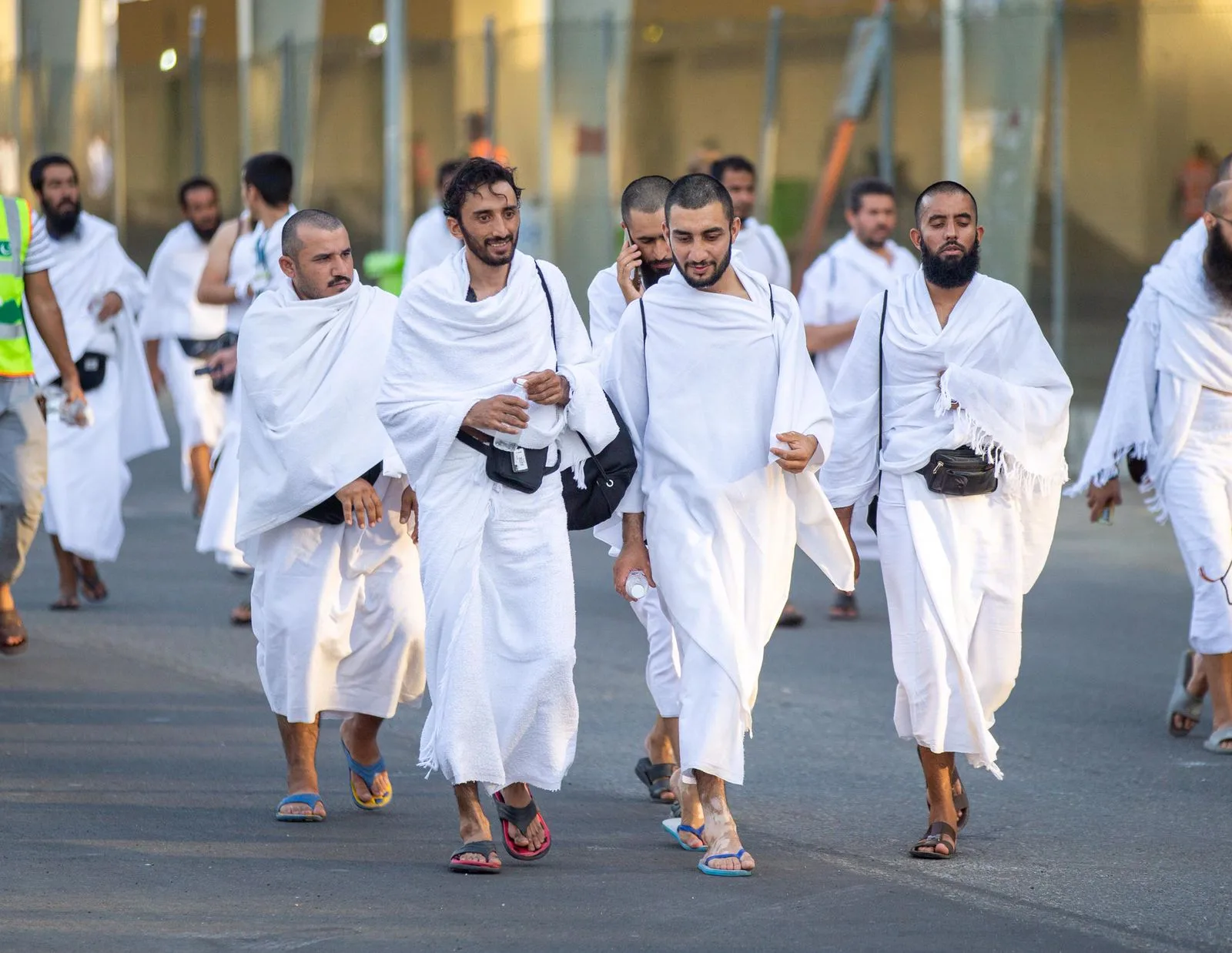 هل يجوز للمحرم تغيير ملابس الإحرام أثناء مناسك الحج ؟.. الإفتاء توضح