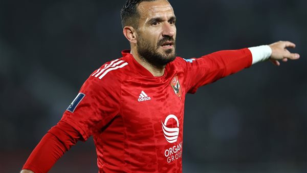هل يعود علي معلول للتشكيل الأساسي للأهلي من بوابة المصري؟