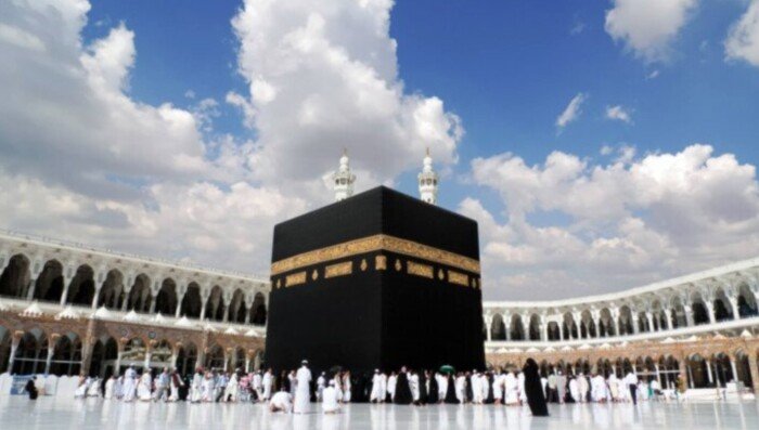 هل يجوز أداء العمرة عن الغير؟