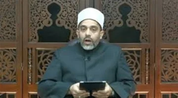 هل يمكن أداء العمرة نيابةً عن شخص آخر، سواء كان حياً أو ميتاً؟… إجابة أمين الفتوى