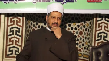 هل يمكن الدعاء لشخص معين بالاسم خلال الصلاة؟.. إجابة مستشار المفتي السابق.