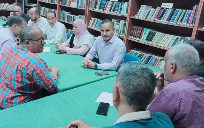 « هند مكرم » أول امرأة تتولى رئاسة نادي الأدب بقصر ثقافة ديروط في صعيد مصر لأول مرة « هند مكرم » أول امرأة تتولى رئاسة نادي الأدب بقصر ثقافة ديروط في صعيد مصر لأول مرة