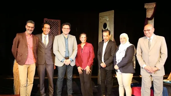 هنو يشهد عرض ‘فريدة’ ويوجه بإقامته في قصور الثقافة بالمحافظات هنو يشهد عرض ‘فريدة’ ويوجه بإقامته في قصور الثقافة بالمحافظات