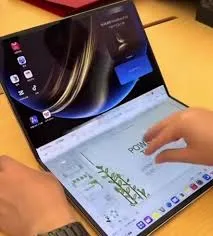 هواوي تُعلن عن أول حاسوب محمول قابل للطي يعمل بنظام “هارموني” هواوي تُعلن عن أول حاسوب محمول قابل للطي يعمل بنظام “هارموني”