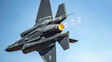 هولنديون يتظاهرون ضد وصول سفينة تحمل مكونات مقاتلات “F-35” من إسرائيل