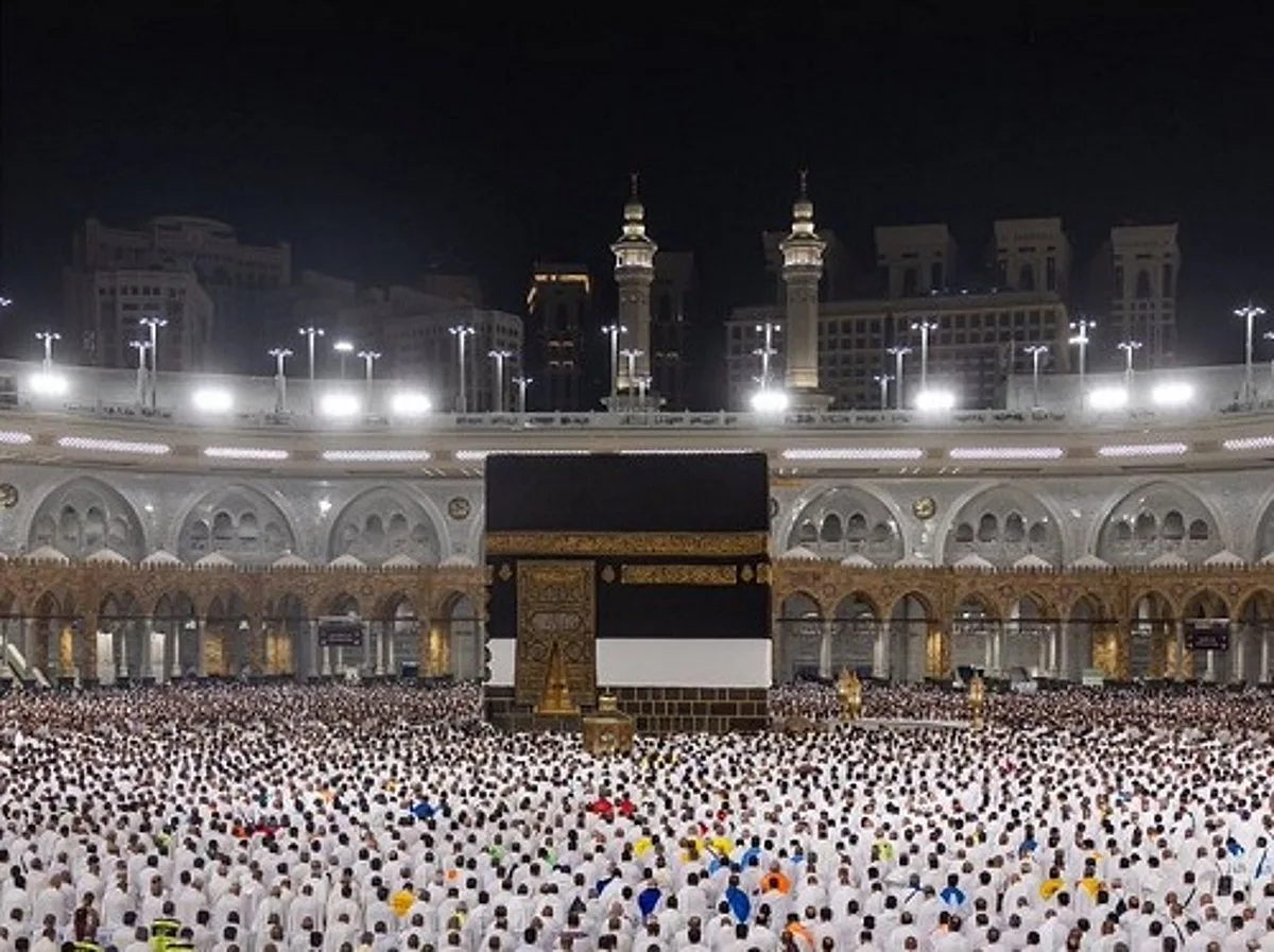 هيئة الإشراف على الحرمين: القدرة الاستيعابية لمحيط الكعبة تبلغ 107 آلاف طائف في الساعة هيئة الإشراف على الحرمين: القدرة الاستيعابية لمحيط الكعبة تبلغ 107 آلاف طائف في الساعة