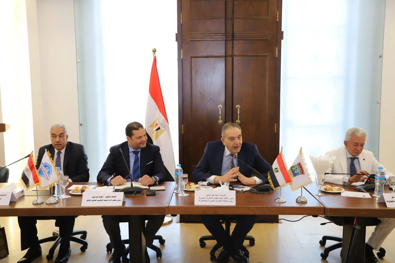 هيئة التأمين الصحي الشامل تبرم اتفاق تعاون مع غرفة مقدمي الرعاية الصحية والمستشفيات الخاصة في اتحاد الصناعات هيئة التأمين الصحي الشامل تبرم اتفاق تعاون مع غرفة مقدمي الرعاية الصحية والمستشفيات الخاصة في اتحاد الصناعات