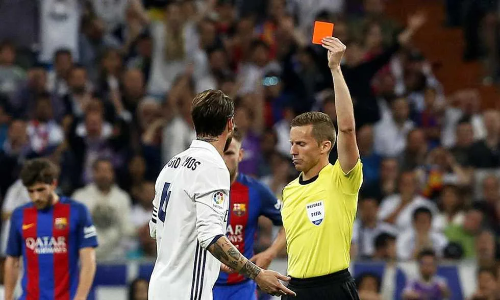 هيرنانديز يقود كلاسيكو الدوري الإسباني بين برشلونة وريال مدريد