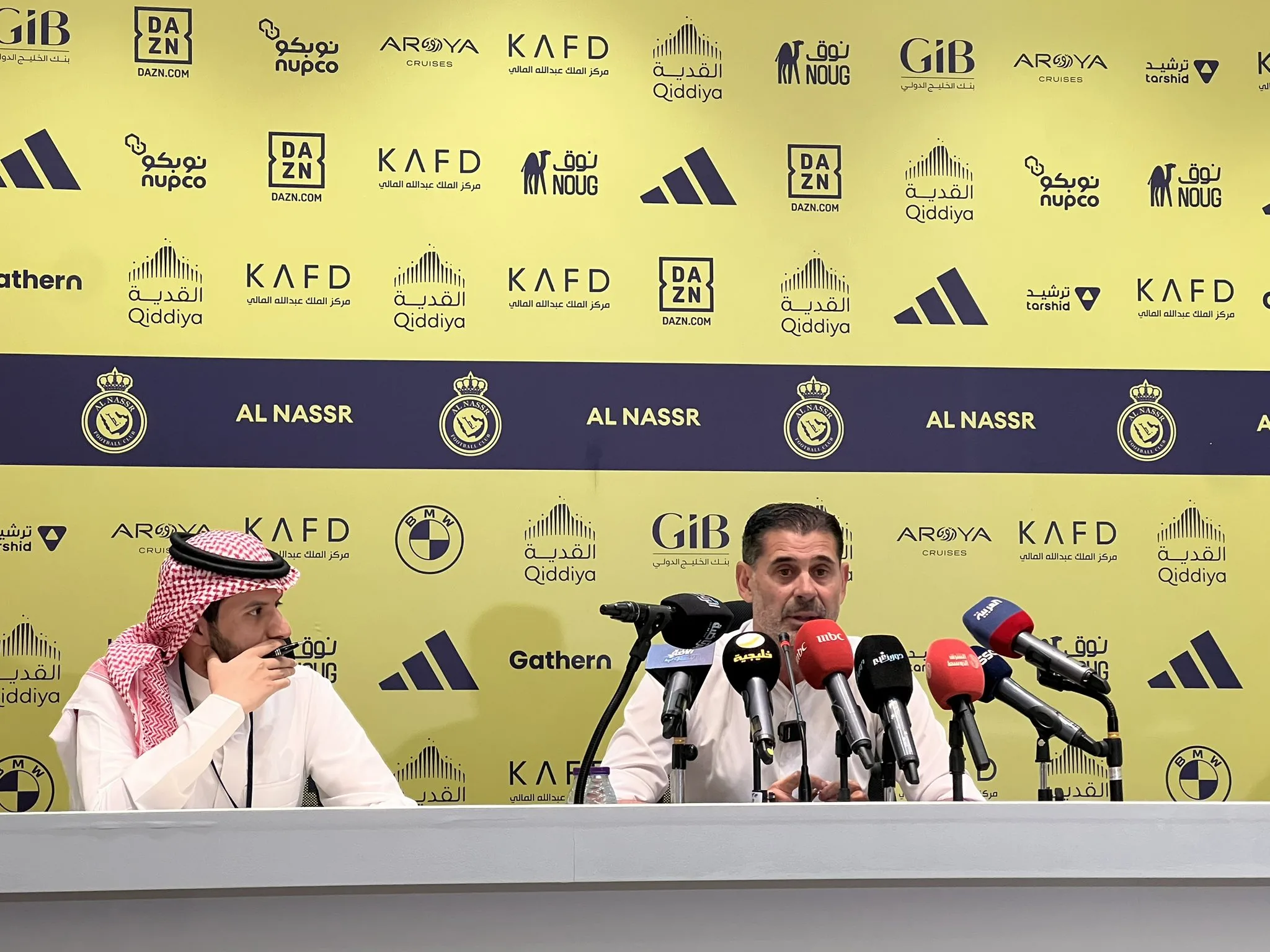 هييرو ي responds to calls for the coach and some players to leave هييرو ي responds to calls for the coach and some players to leave