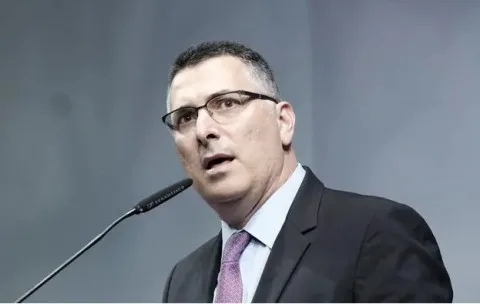 واشنطن تهاجم.. إسرائيل تلقي اللوم على قادة الدول والمنظمات المعارِضة لحرب غزة بعد إصدار ماكرون وستارمر وكارني بيانًا مشتركًا يدعو لإنهاء الحرب وإدخال المساعدات الإنسانية للفلسطينيين. واشنطن تهاجم.. إسرائيل تلقي اللوم على قادة الدول والمنظمات المعارِضة لحرب غزة بعد إصدار ماكرون وستارمر وكارني بيانًا مشتركًا يدعو لإنهاء الحرب وإدخال المساعدات الإنسانية للفلسطينيين.
