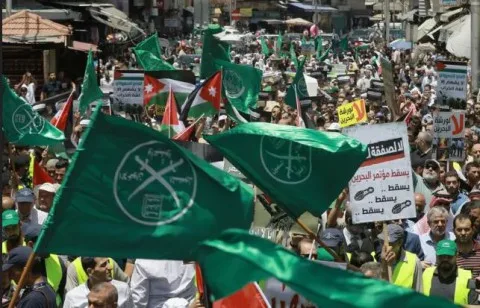 واشنطن – حماس: “خلف الأبواب المغلقة” يظهر مفهوم “إخفاء السلاح” بدلاً من “تسليمه”.. المفاوضات انطلقت مع “إلكسندر” وتناولت كافة القضايا.. هاكان فيدان “مهندس الأفكار الجديدة” والدور القطري هو المحوري. واشنطن – حماس: “خلف الأبواب المغلقة” يظهر مفهوم “إخفاء السلاح” بدلاً من “تسليمه”.. المفاوضات انطلقت مع “إلكسندر” وتناولت كافة القضايا.. هاكان فيدان “مهندس الأفكار الجديدة” والدور القطري هو المحوري.